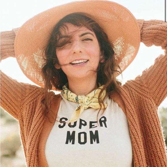 Bee & Fox SUPER MOM tee - Picture 3 of 7